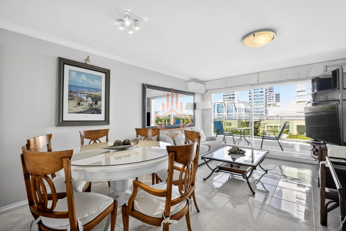 Venta apartamento 3 dormitorios 2 baños Coral Tower