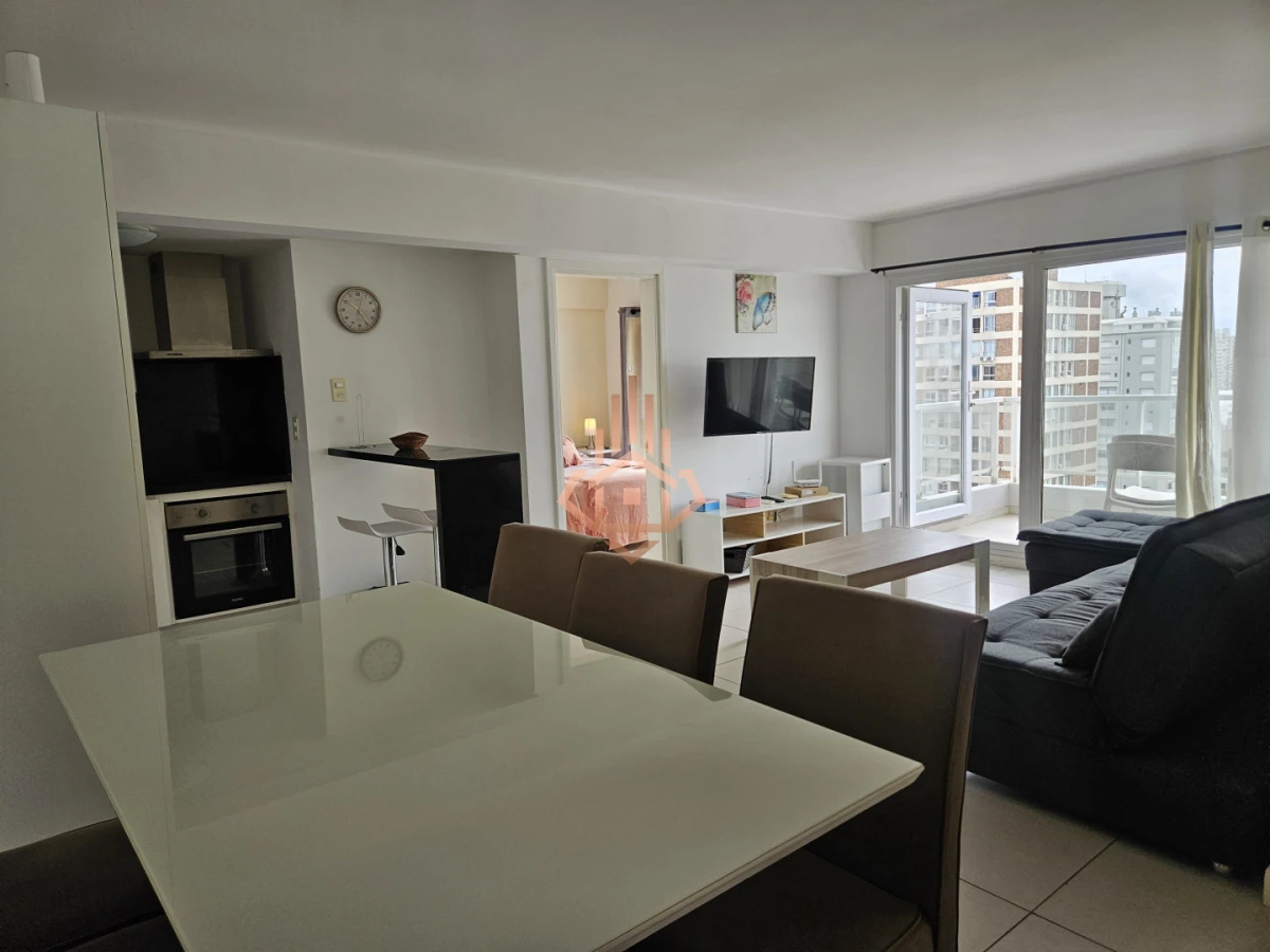 Se Vende Apartamento de Dos Dormitorios con Balcon y Vista en la Península
