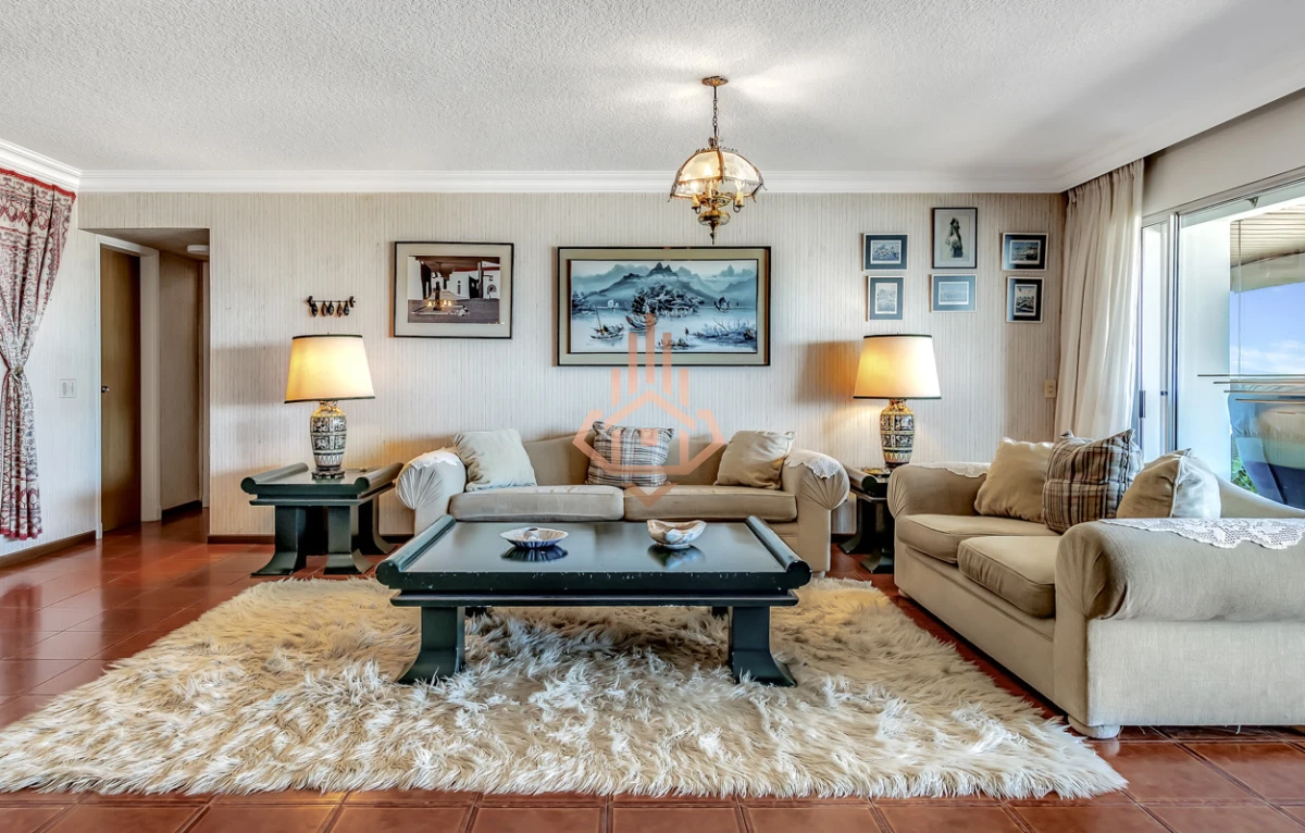 Venta apartamento de 3 dormitorios mas dependencia frente al Mar