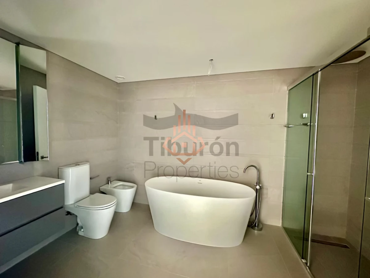 Le Parc III - Piso alto frente al mar