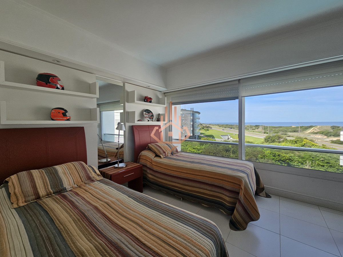 Se Vende Depto en Primera Linea de 4 Dormitorios en Suite Playa Brava