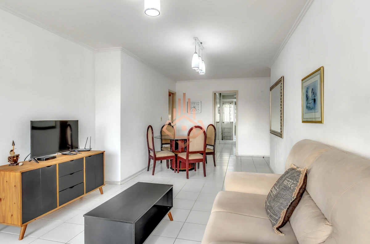 Venta apartamento 3 dormitorios, a pasos de Playa Brava. Terraza amplia