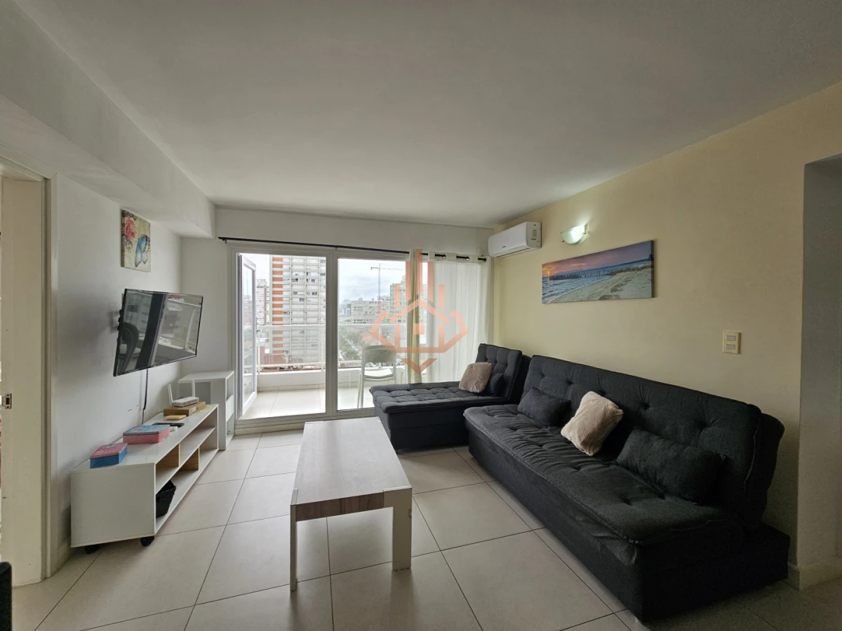 Se Vende Apartamento de Dos Dormitorios con Balcon y Vista en la Península