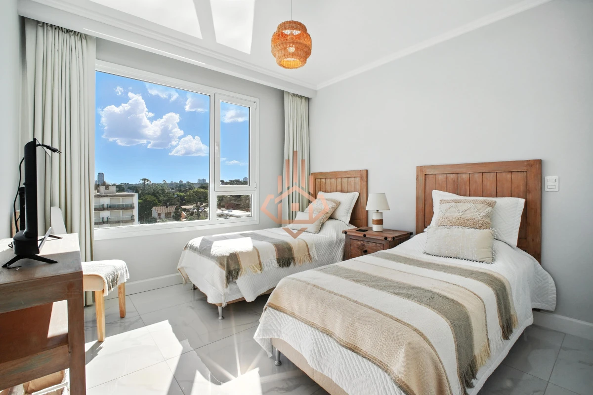 Apartamento en Venta 3 suites + servicio en Paramount Tower, Playa Mansa