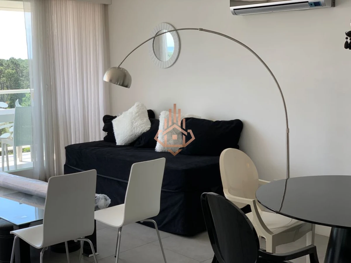 Venta en Punta del Este Edificio Yoo 1 Dormitorio y medio