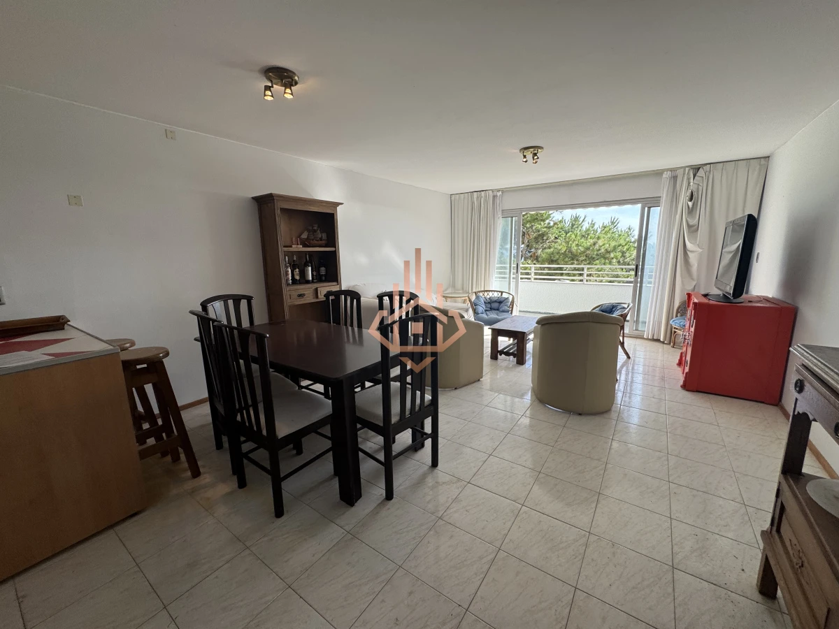 Venta apartamento frente al Mar de 3 dormitorios.