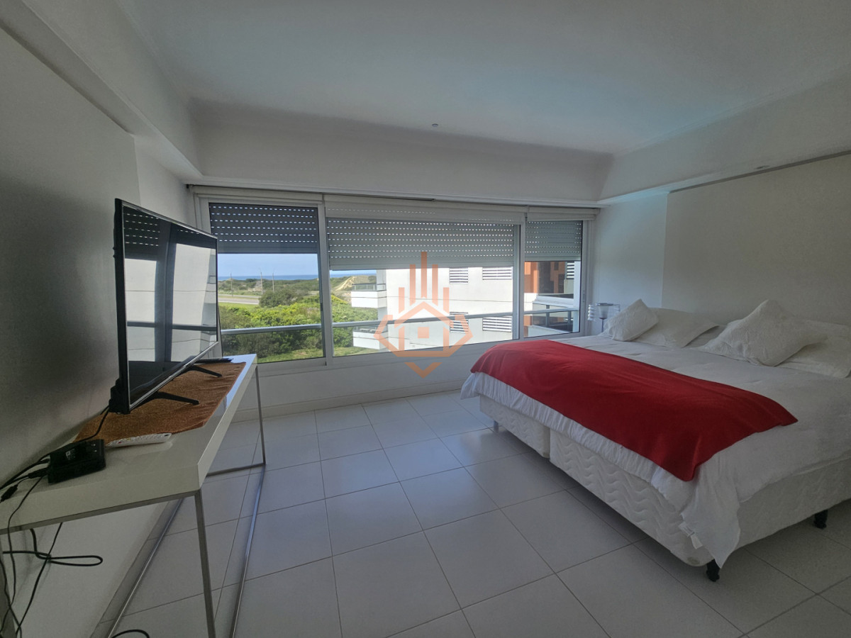 Se Vende Apartamento de 4 Dormitorios en Suite y Terraza Privada con Barbacoa Cerrada Balcon con Espectaculares Vistas