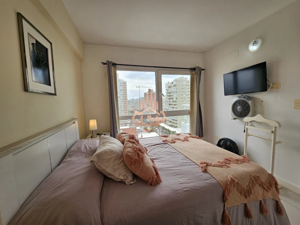 Se Vende Apartamento de Dos Dormitorios con Balcon y Vista en la Península