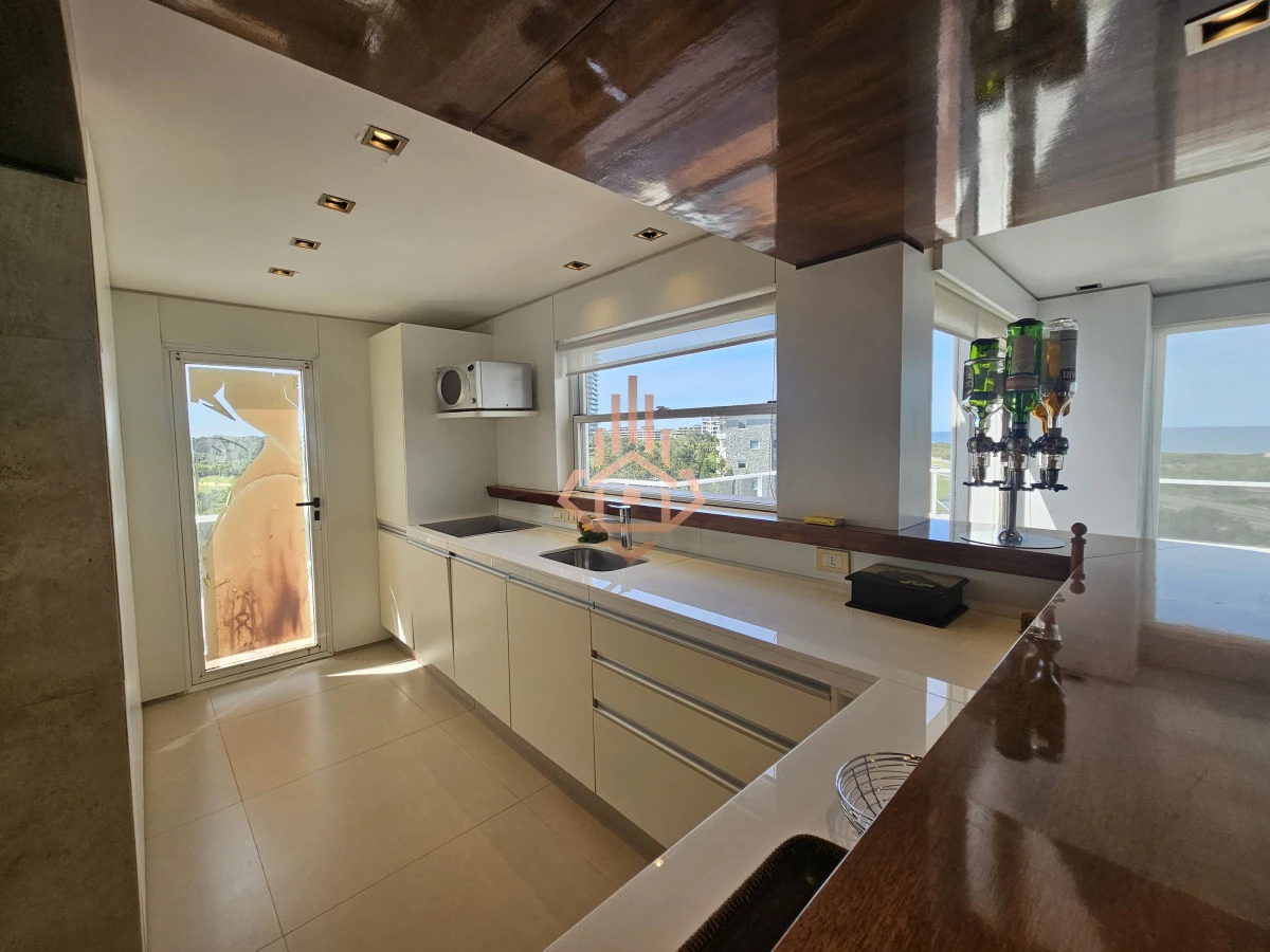 Se Vende Depto en Primera Linea de 4 Dormitorios en Suite Playa Brava