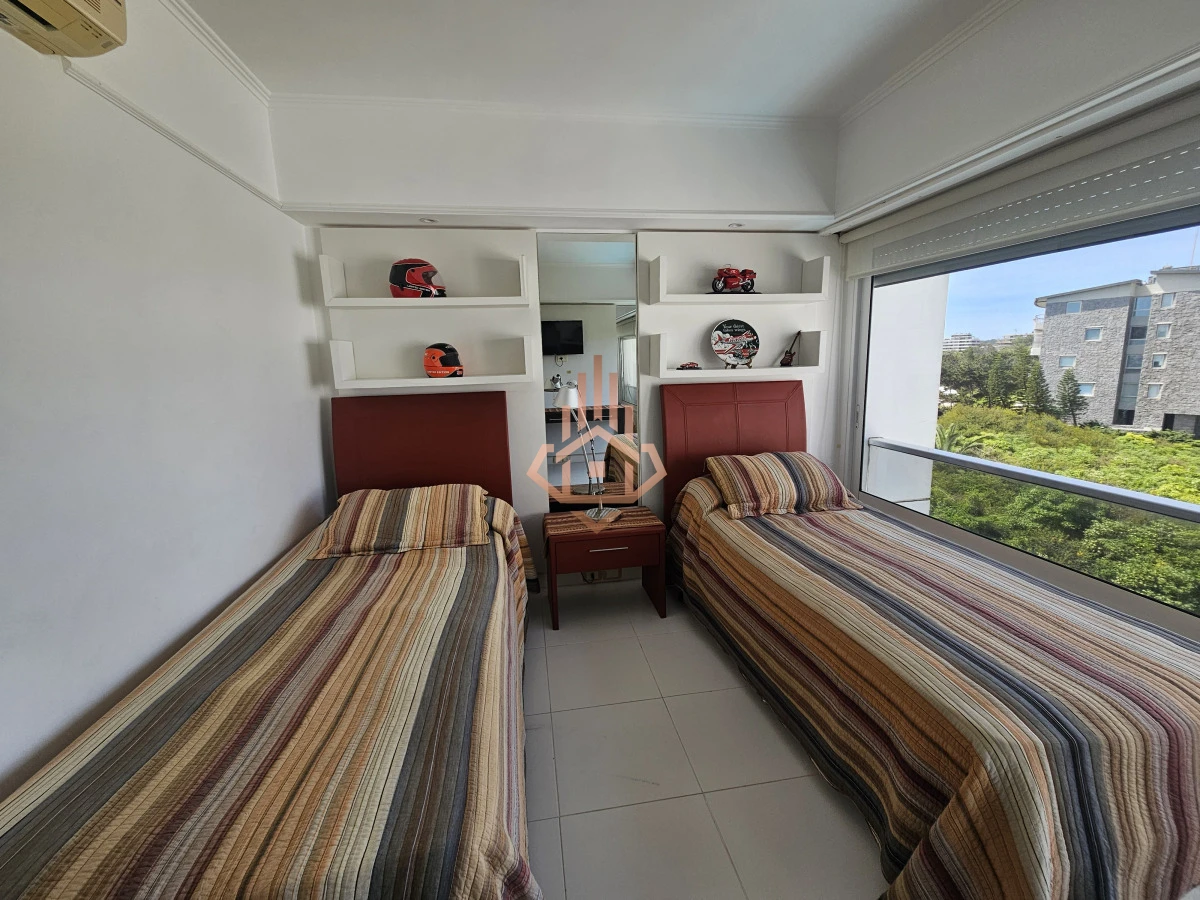 Se Vende Depto en Primera Linea de 4 Dormitorios en Suite Playa Brava