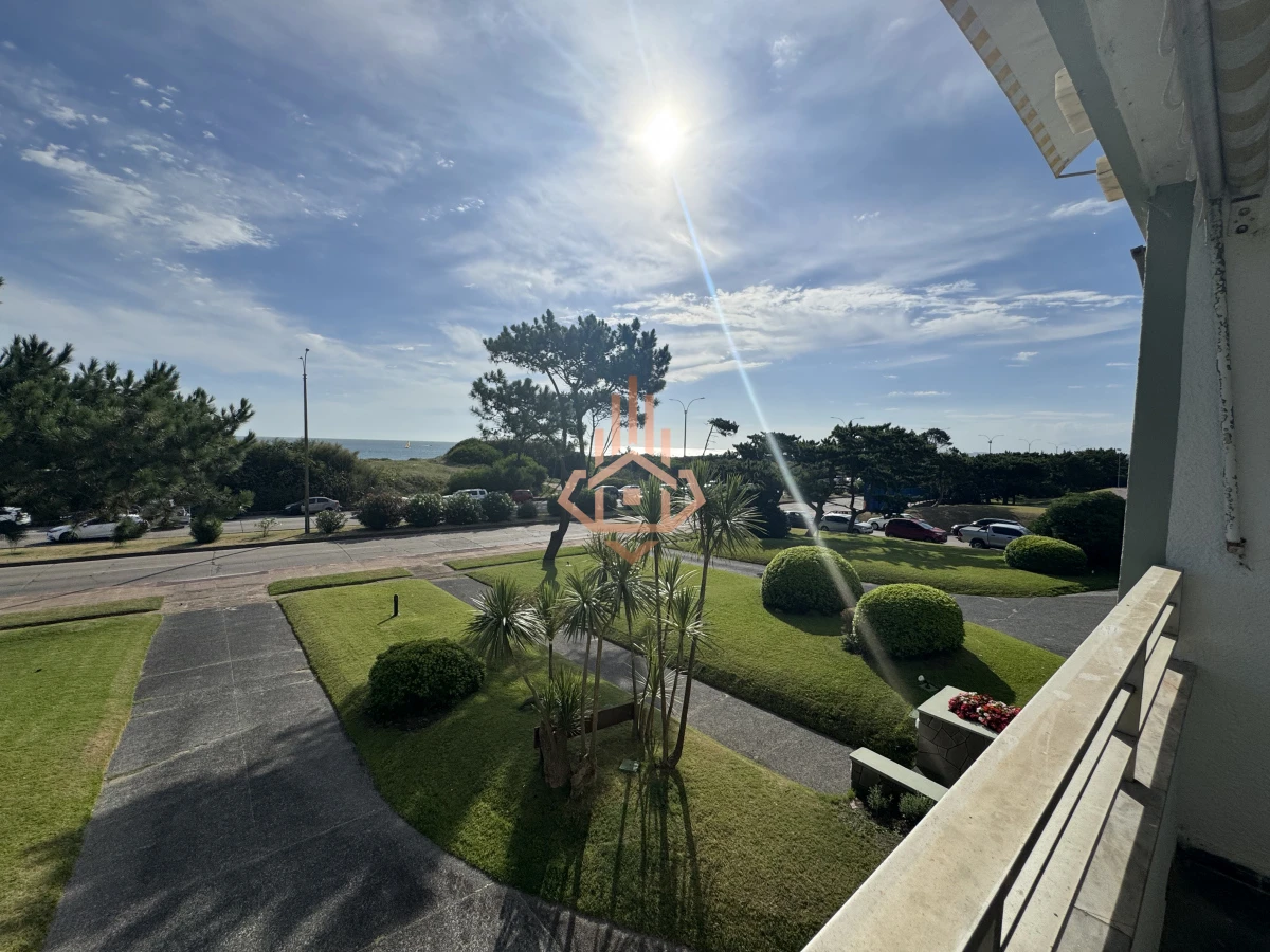 Venta apartamento frente al Mar de 3 dormitorios.