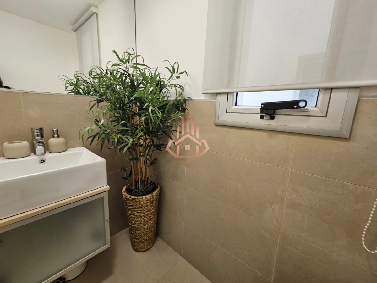 Alquiler de 3 Dormitorios en Suite en Primera Línea de la Brava