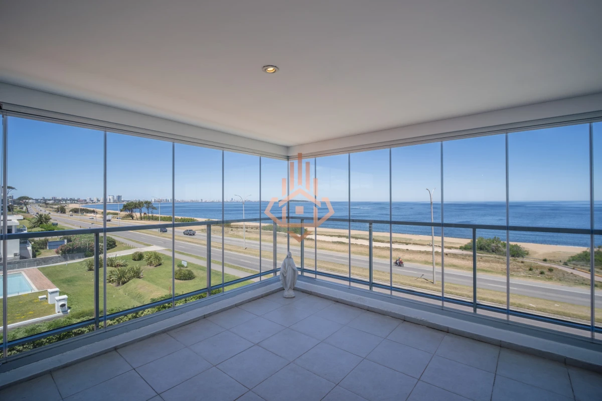 Venta Apartamento Penthouse 4 dormitorios, Frente al mar