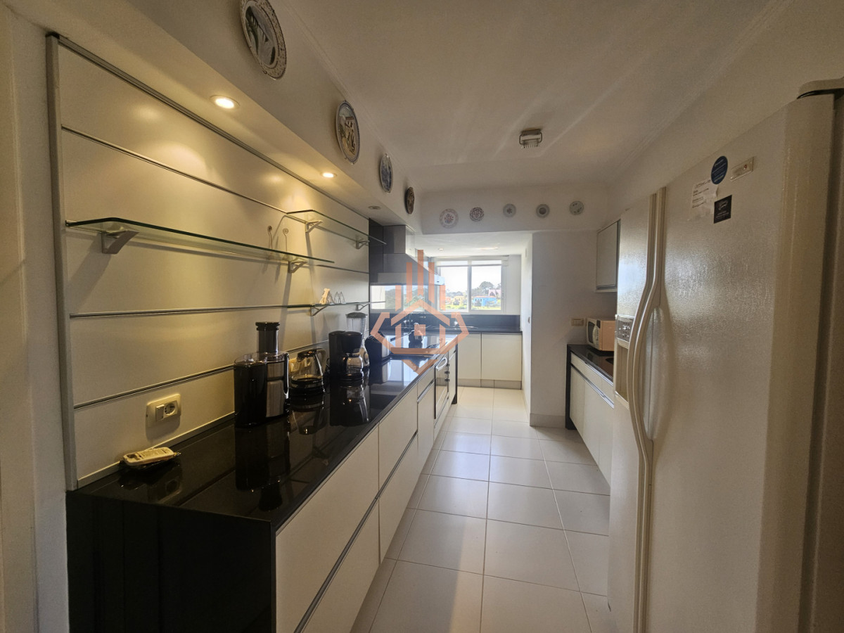 Se Vende Apartamento de 4 Dormitorios en Suite y Terraza Privada con Barbacoa Cerrada Balcon con Espectaculares Vistas