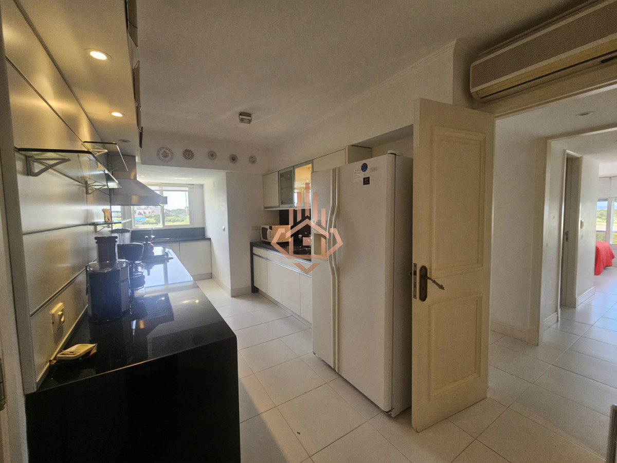 Se Vende Apartamento de 4 Dormitorios en Suite y Terraza Privada con Barbacoa Cerrada Balcon con Espectaculares Vistas