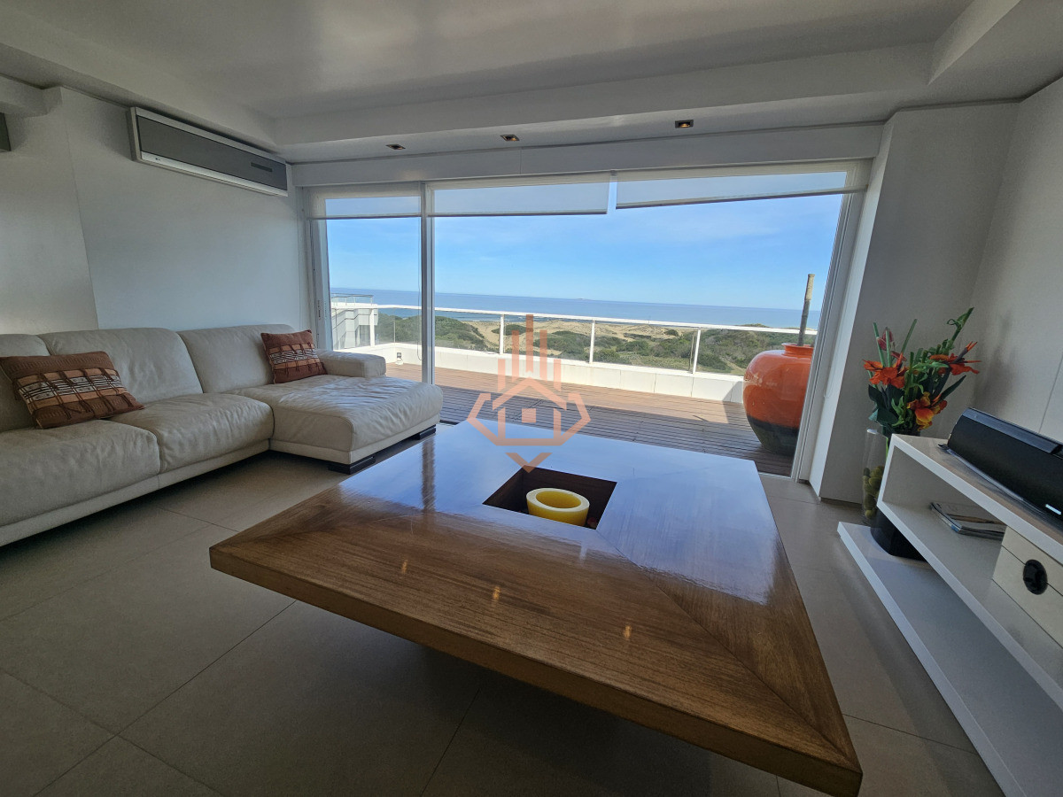 Se Vende Depto en Primera Linea de 4 Dormitorios en Suite Playa Brava
