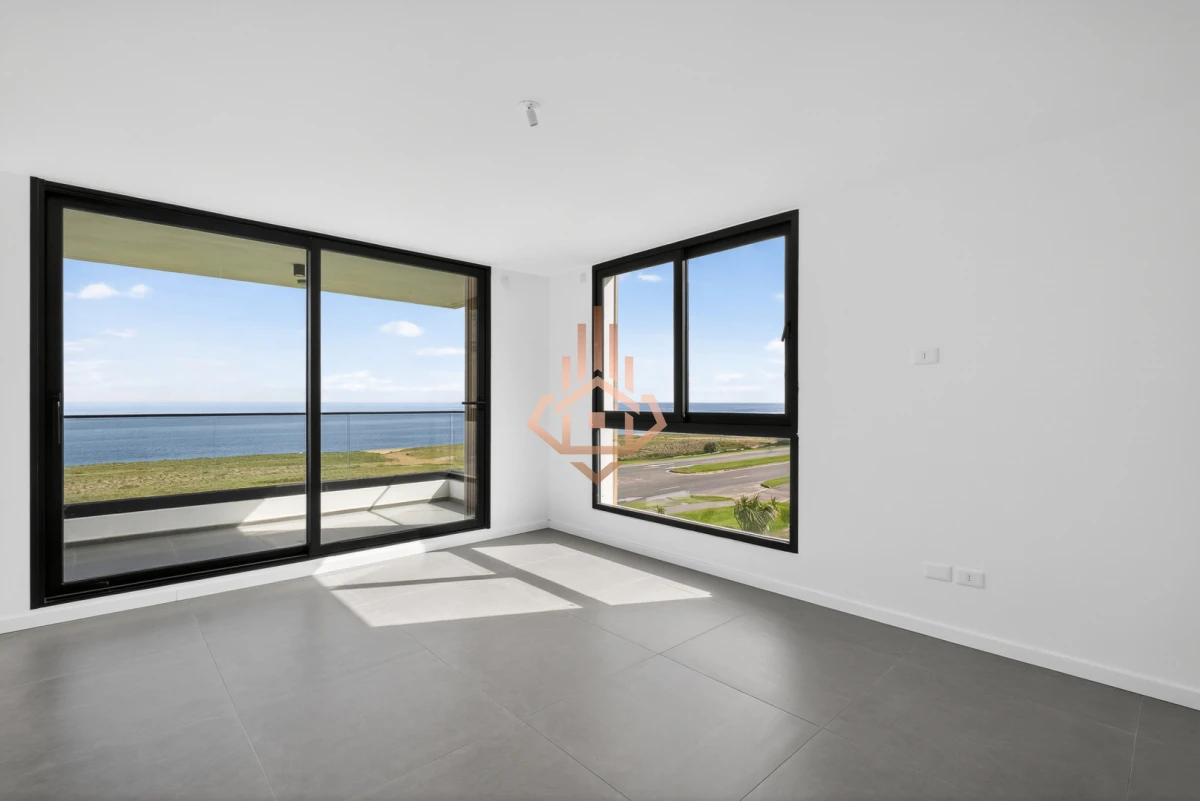 Venta apartamento de 3 dormitorios en suite, con vista al mar, primera Linea.