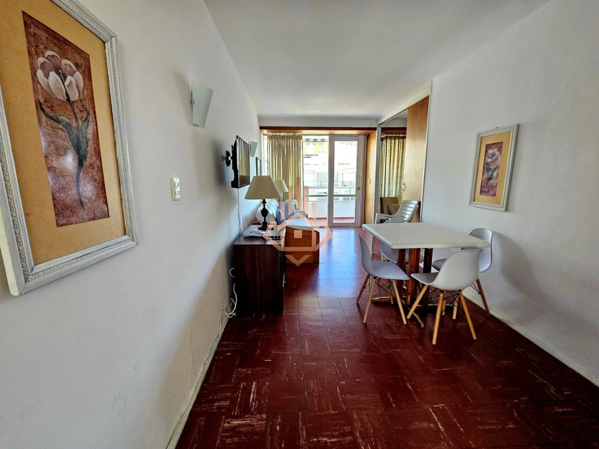 Se Vende Apartamento de un Dormitorio con Balcon en la Peninsula de Punta Dle Este