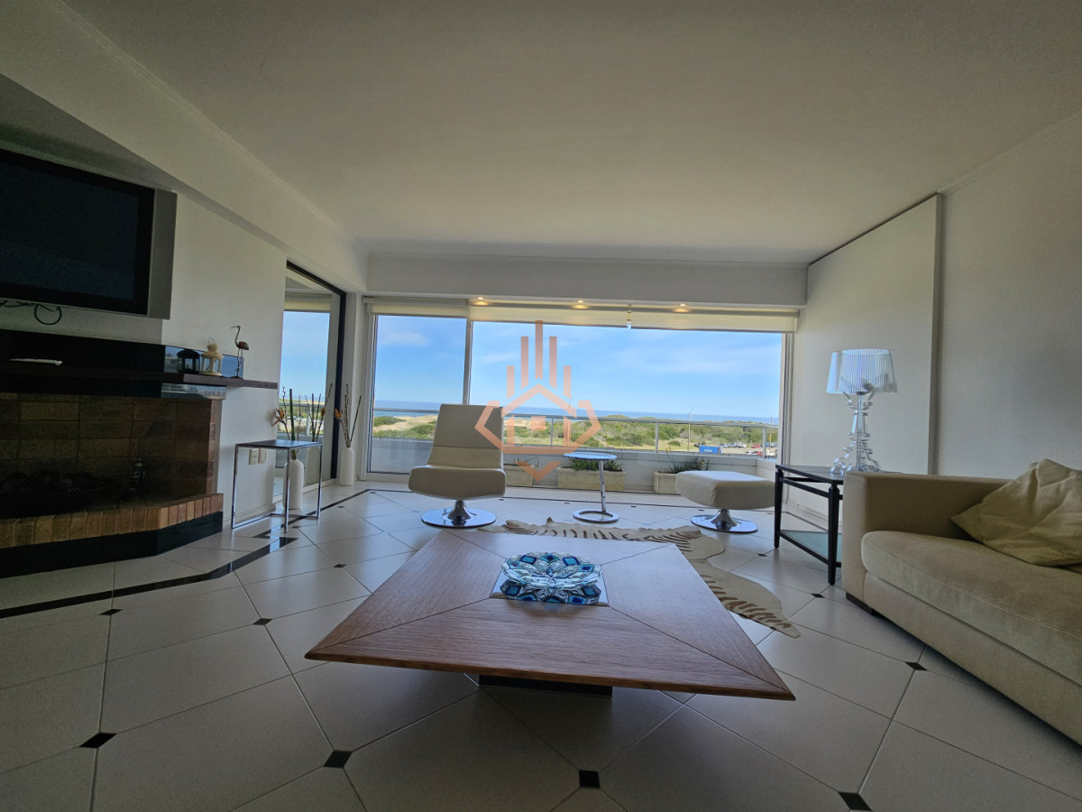 Se Vende Apartamento de 4 Dormitorios en Suite y Terraza Privada con Barbacoa Cerrada Balcon con Espectaculares Vistas