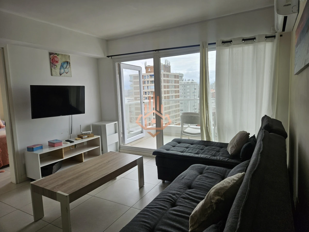 Se Vende Apartamento de Dos Dormitorios con Balcon y Vista en la Península