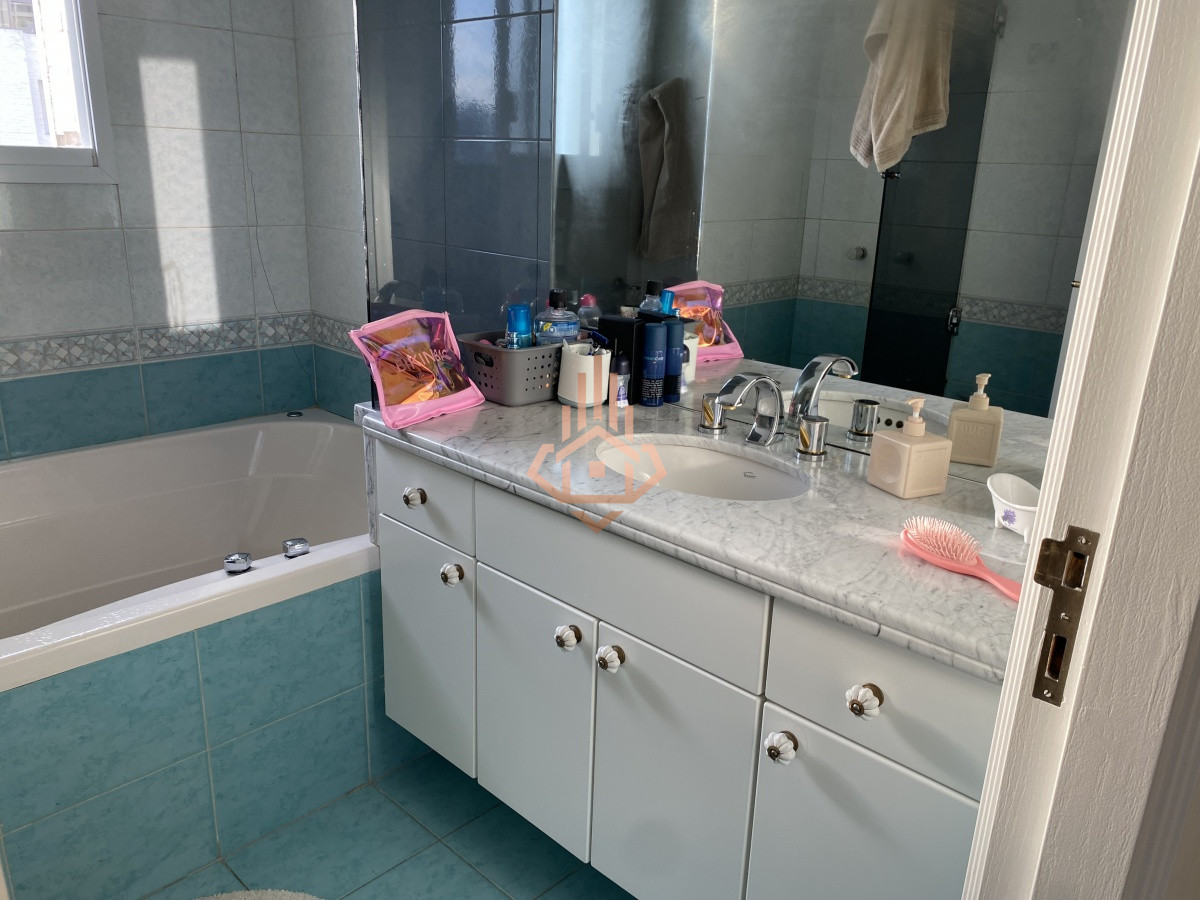 Venta apartamento de 3 dormitorios mas dependencia, frente a playa Brava.