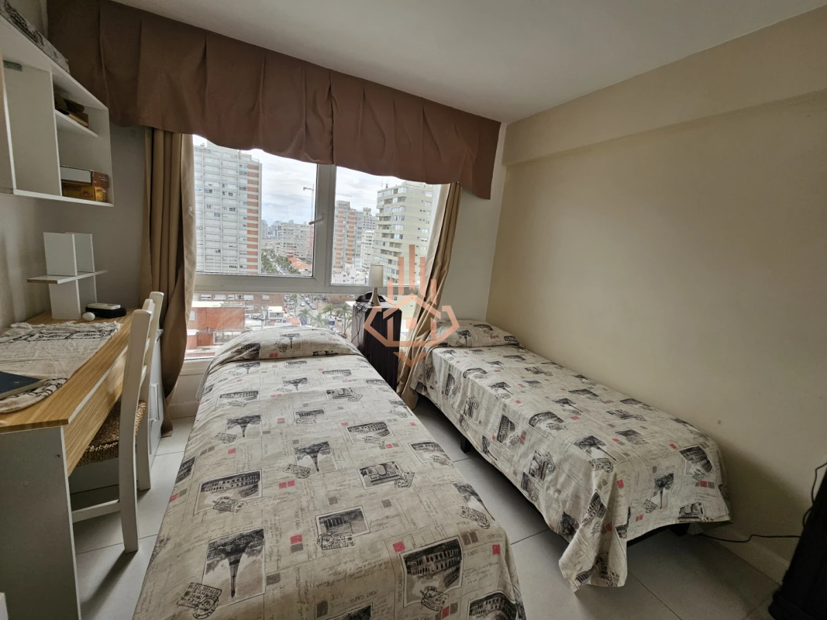 Se Vende Apartamento de Dos Dormitorios con Balcon y Vista en la Península