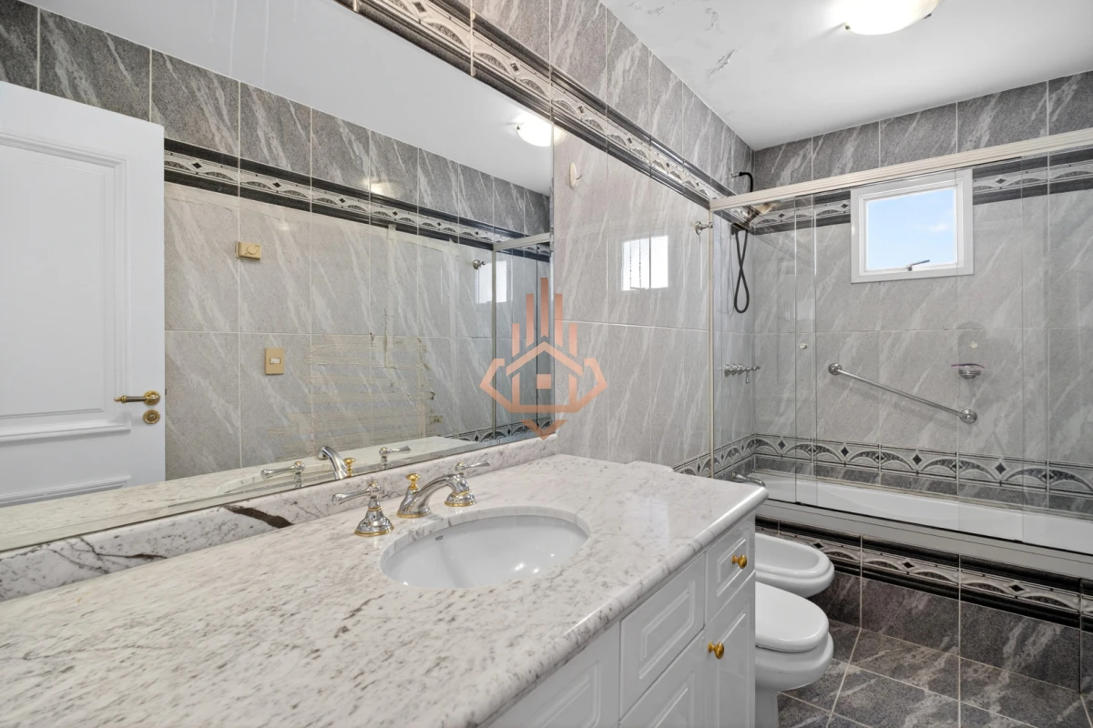 Venta apartamento 3 dormitorios 2 baños Coral Tower