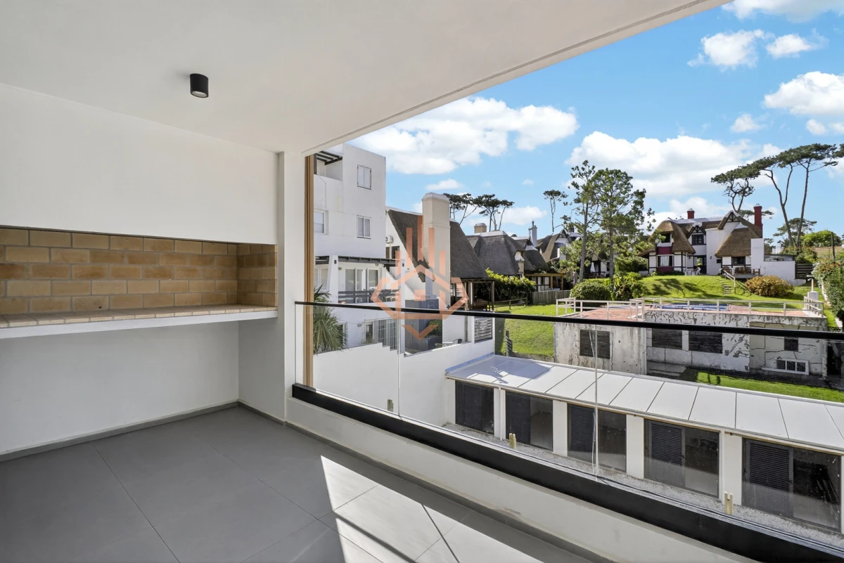 Venta apartamento de 3 dormitorios en suite, con vista al mar, primera Linea.