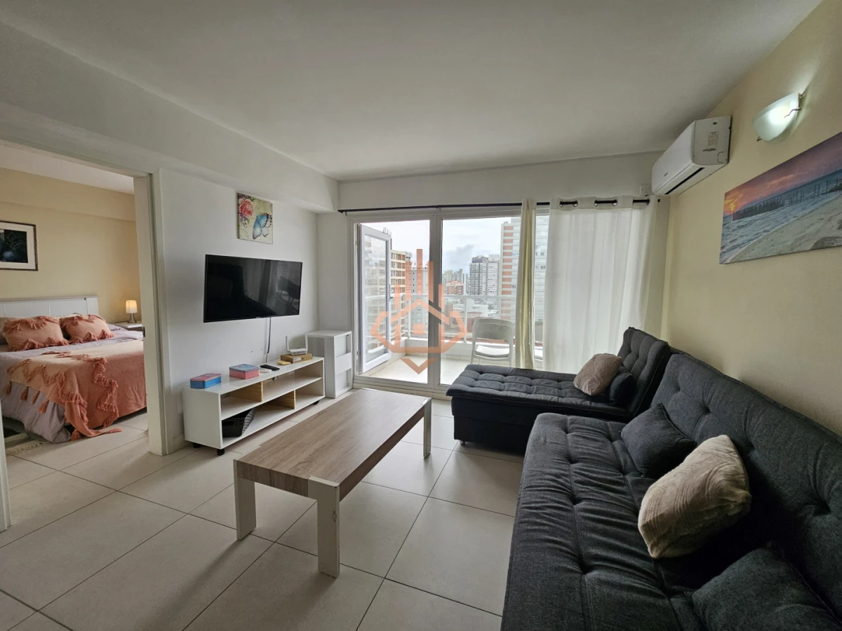 Se Vende Apartamento de Dos Dormitorios con Balcon y Vista en la Península