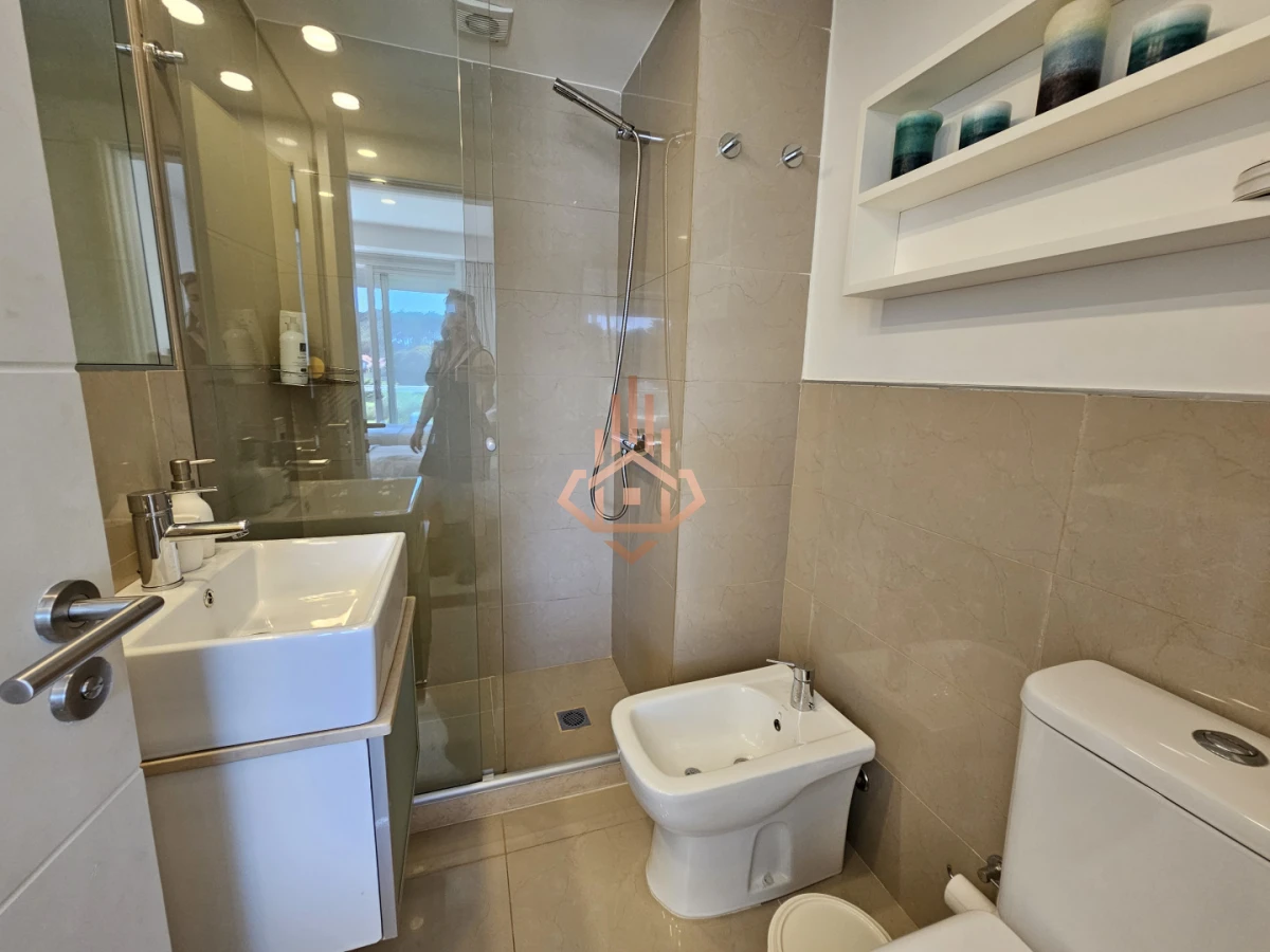 Alquiler de 3 Dormitorios en Suite en Primera Línea de la Brava