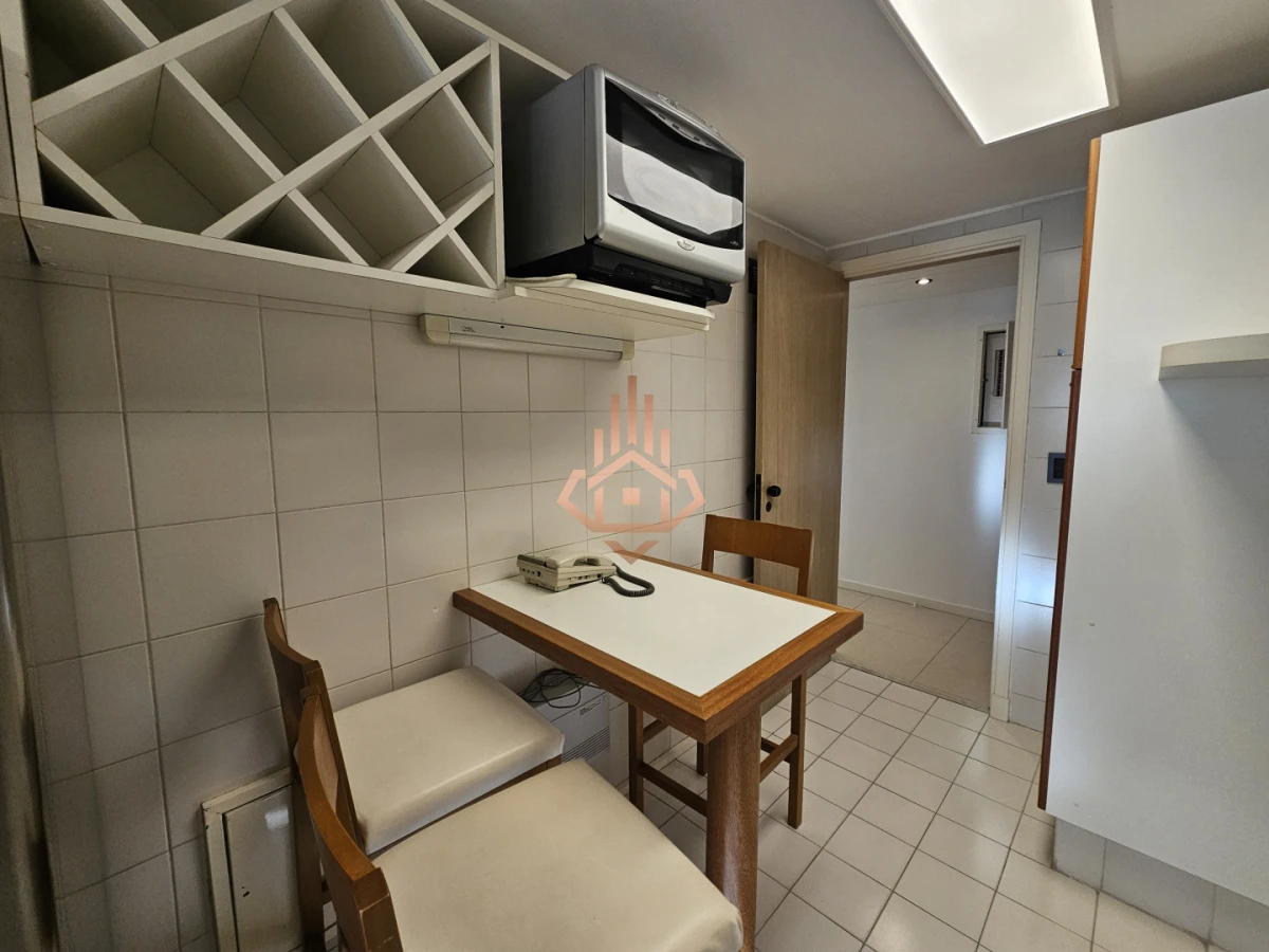 Venta de Apartamento de Dos Dormitorios y Medio Piso Alto