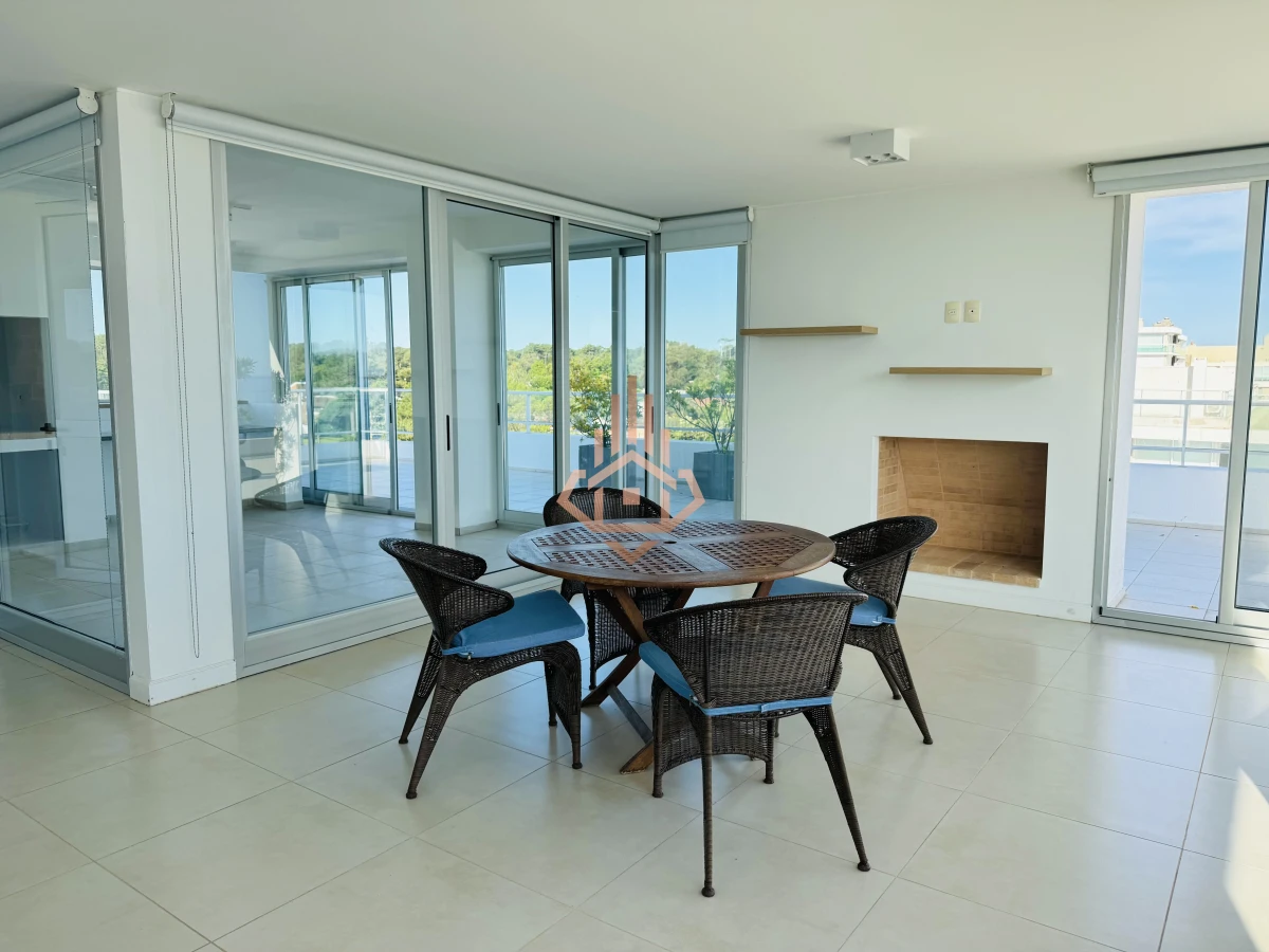 Venta Apartamento Penthouse 4 dormitorios, Frente al mar