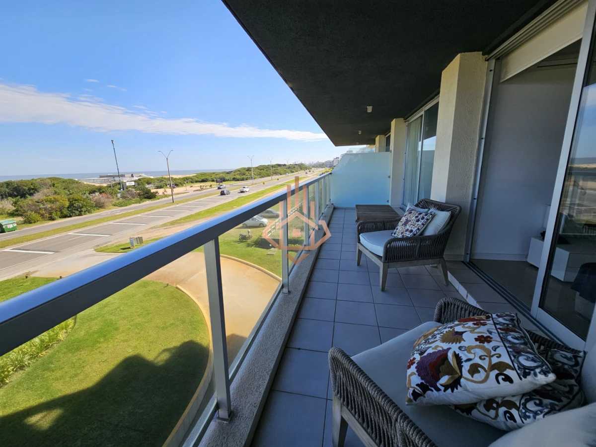 Alquiler de 3 Dormitorios en Suite en Primera Línea de la Brava