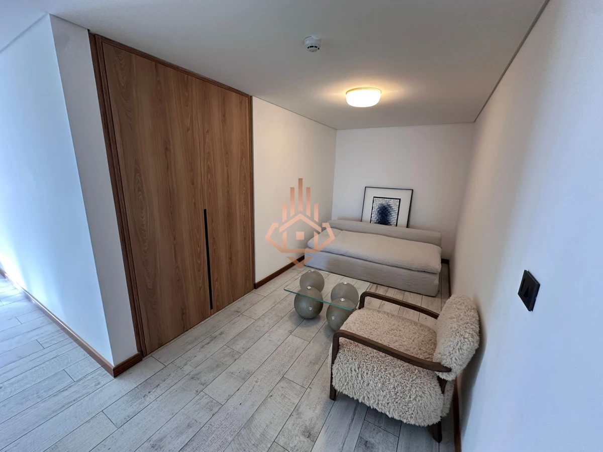 Venta departamento en Surfside de 2 dormitorios + den con vista al Mar