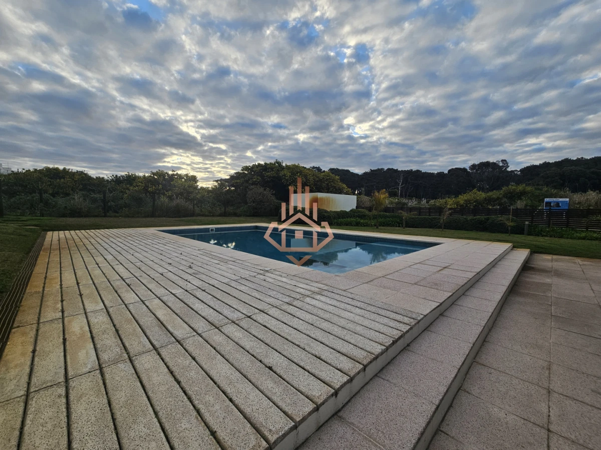 Alquiler de 3 Dormitorios en Suite en Primera Línea de la Brava