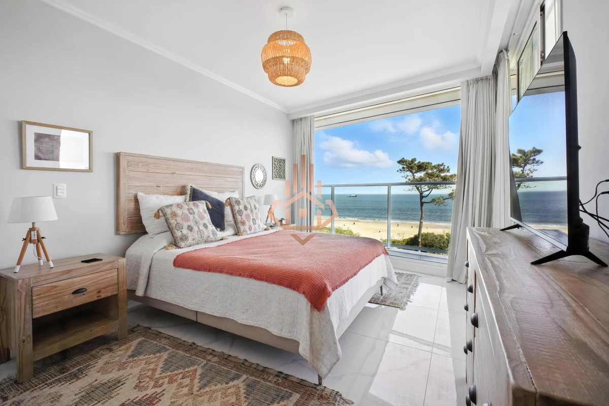 Apartamento en Venta 3 suites + servicio en Paramount Tower, Playa Mansa