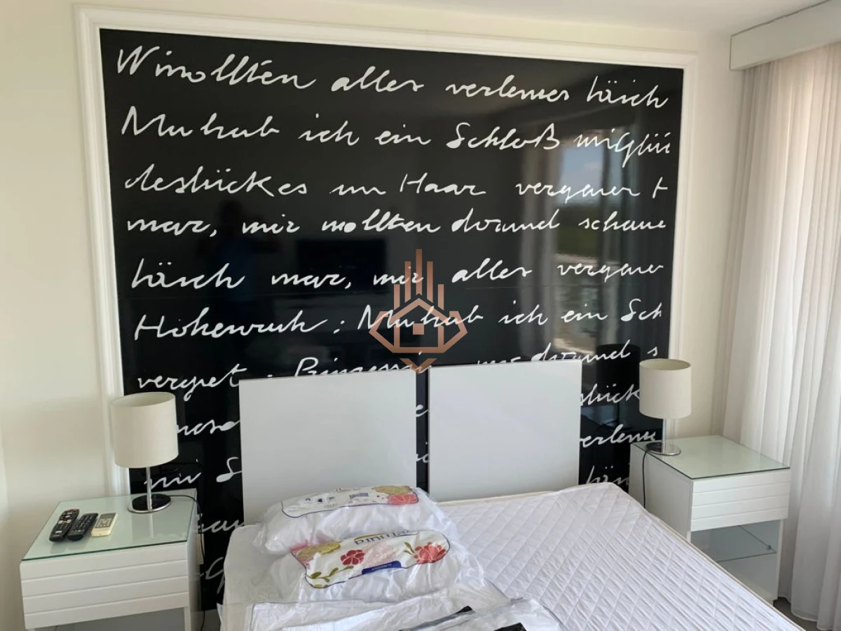 Venta en Punta del Este Edificio Yoo 1 Dormitorio y medio