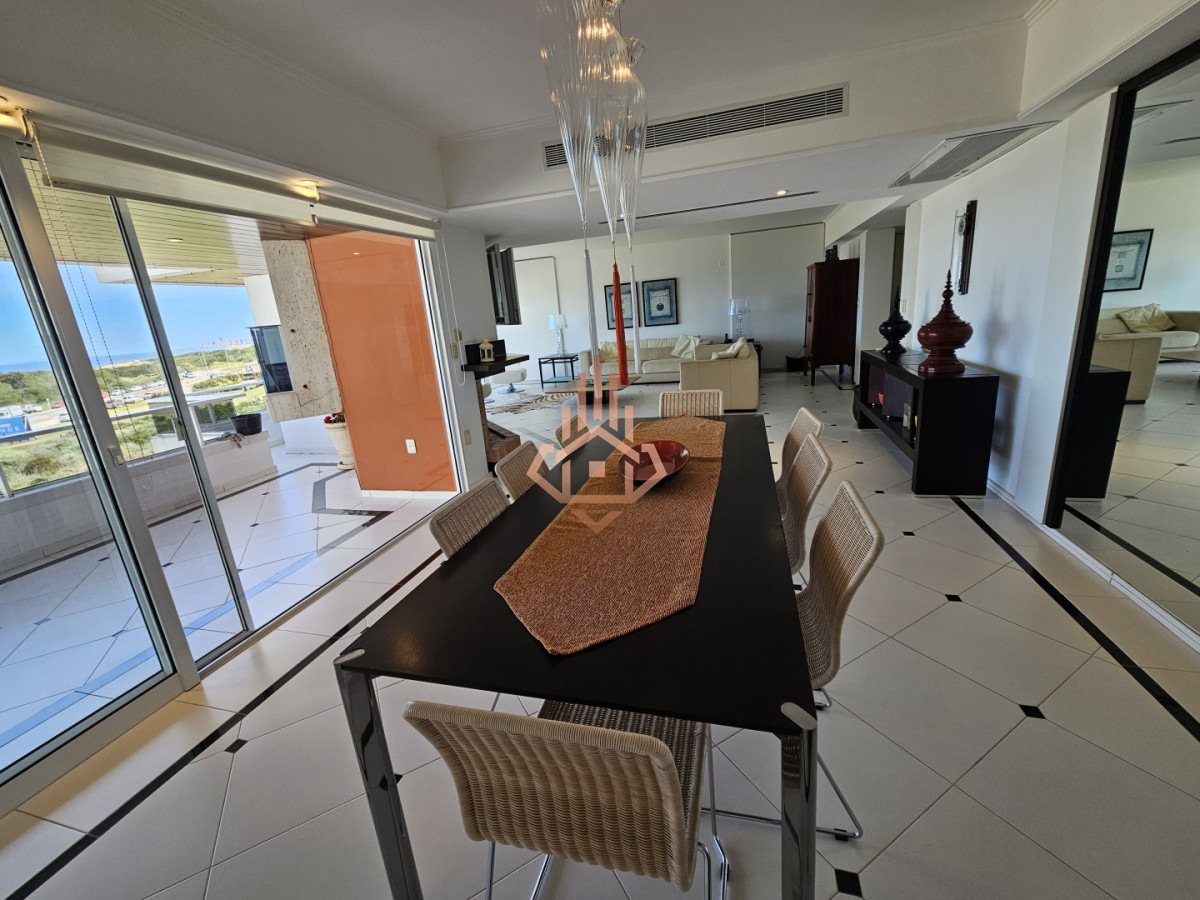 Se Vende Apartamento de 4 Dormitorios en Suite y Terraza Privada con Barbacoa Cerrada Balcon con Espectaculares Vistas