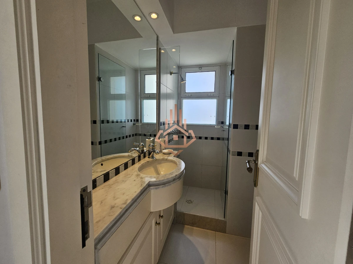 Se Vende Depto en Primera Linea de 4 Dormitorios en Suite Playa Brava