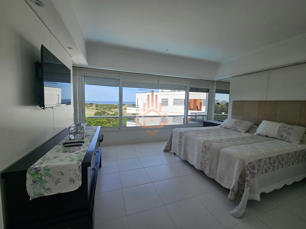 Se Vende Depto en Primera Linea de 4 Dormitorios en Suite Playa Brava