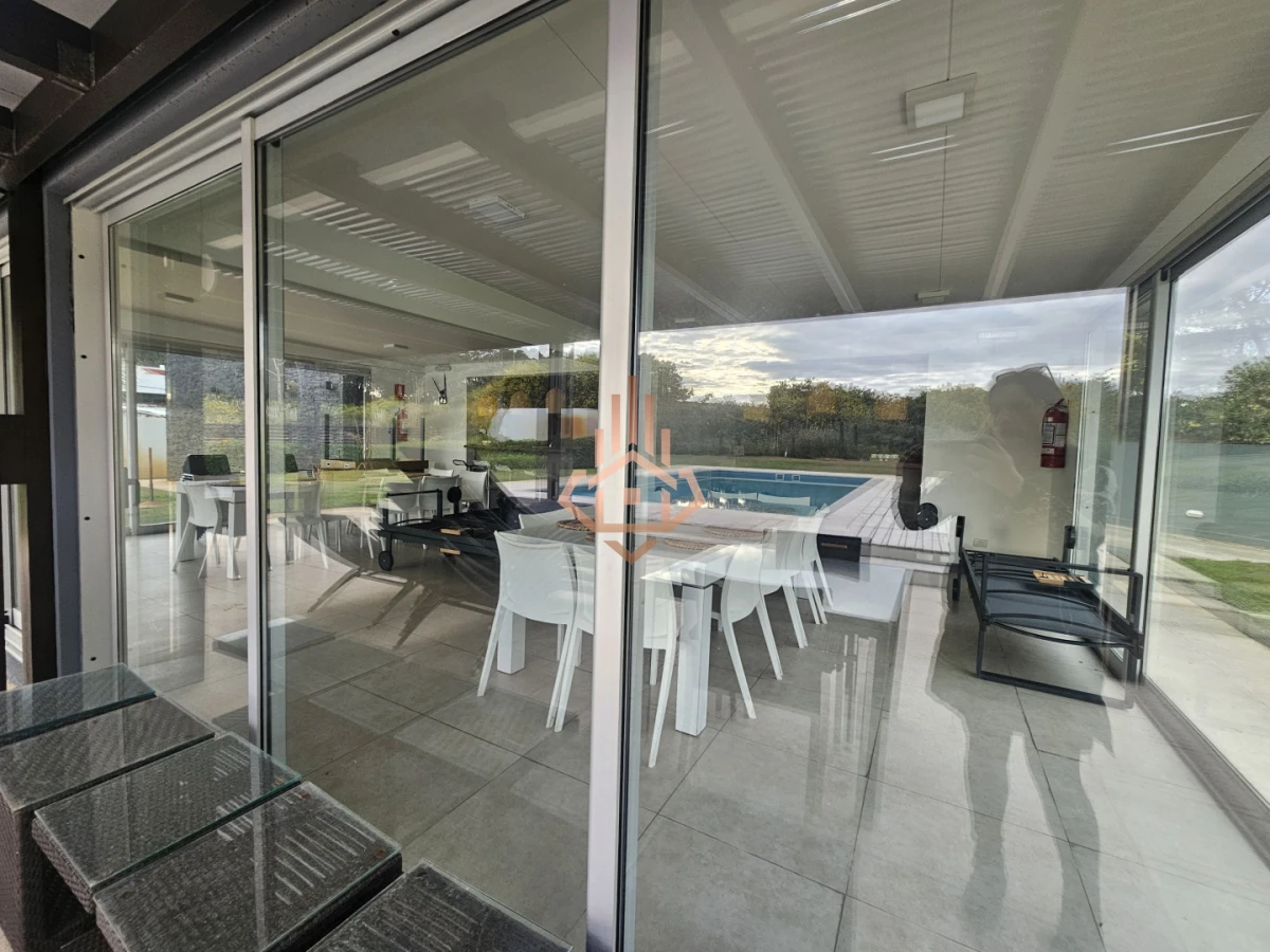 Alquiler de 3 Dormitorios en Suite en Primera Línea de la Brava