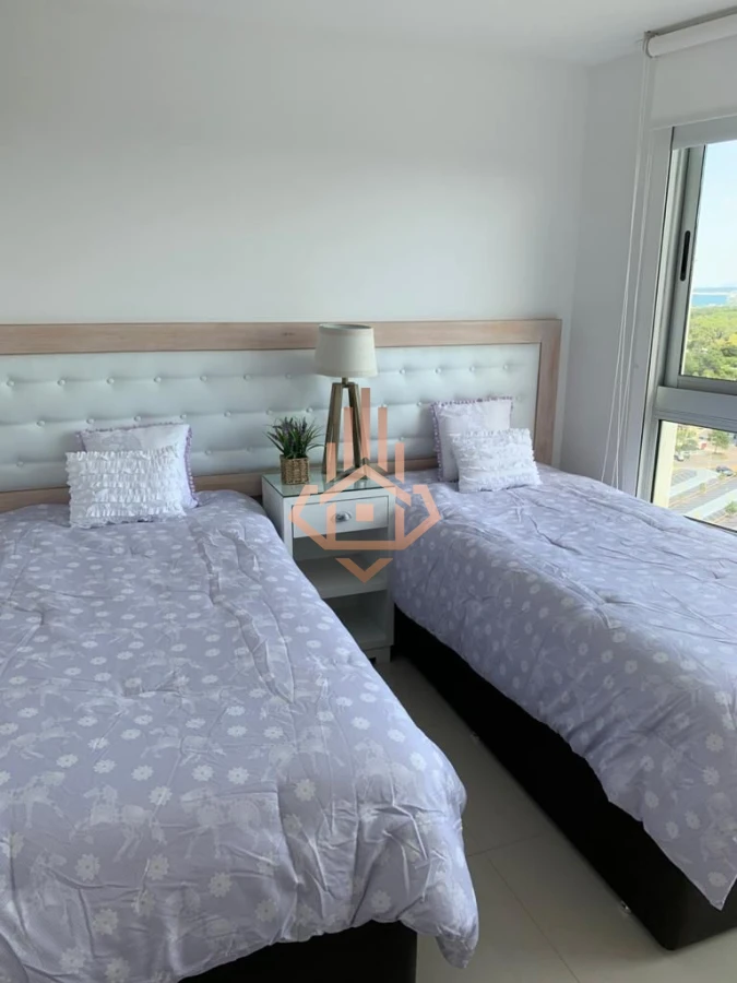 Venta Apartamento de 3 dormitorios con vista al mar.