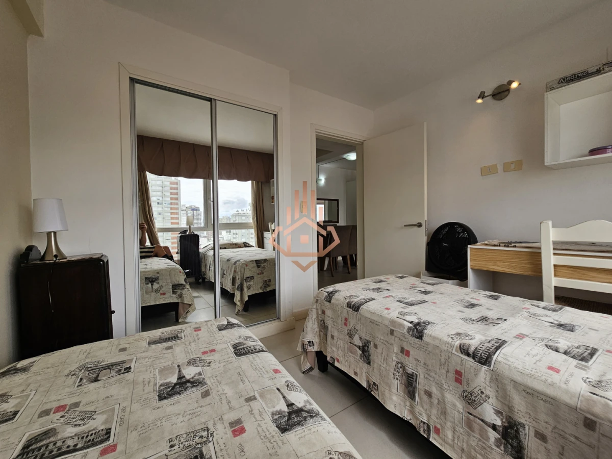 Se Vende Apartamento de Dos Dormitorios con Balcon y Vista en la Península