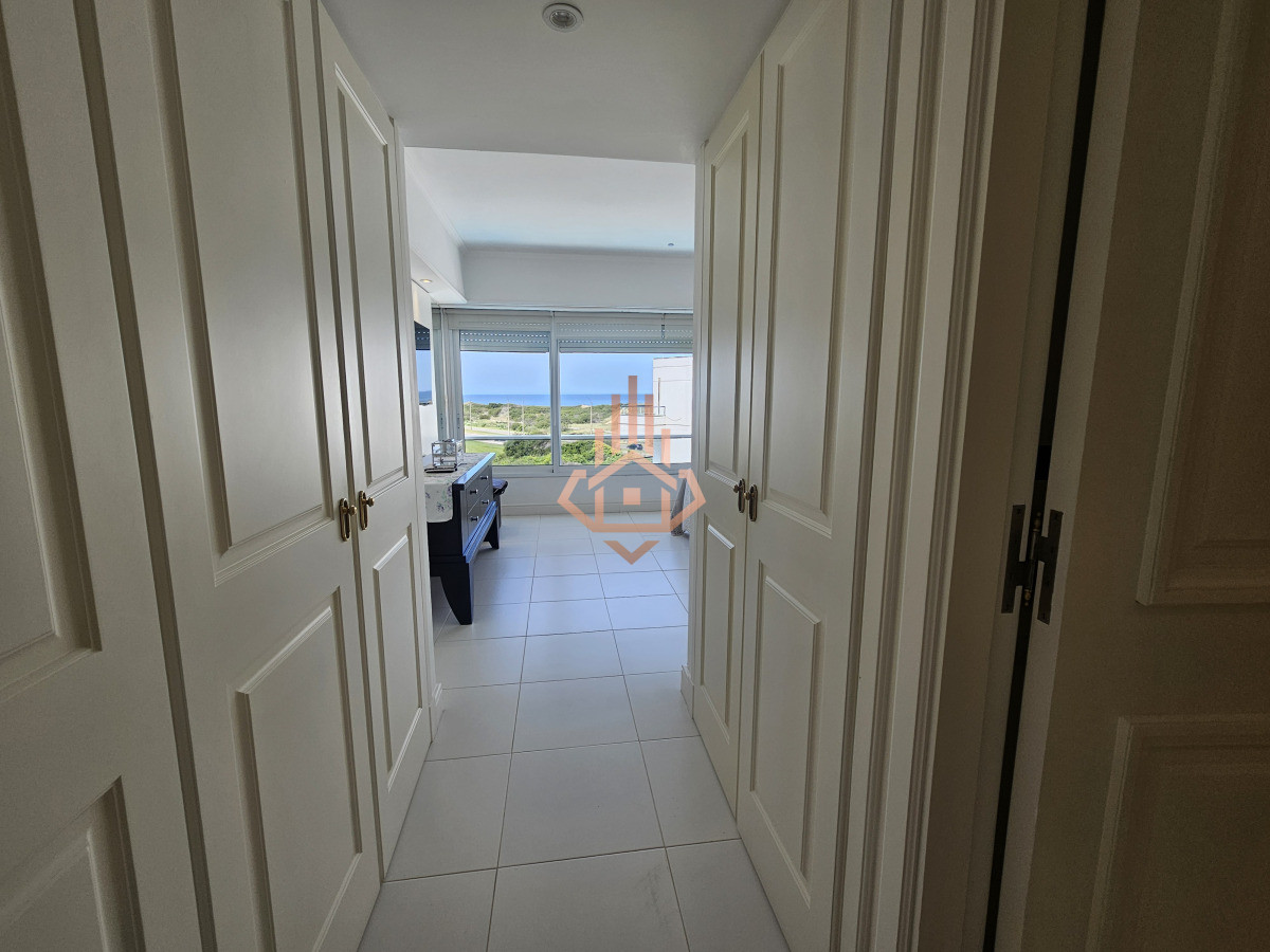 Se Vende Depto en Primera Linea de 4 Dormitorios en Suite Playa Brava