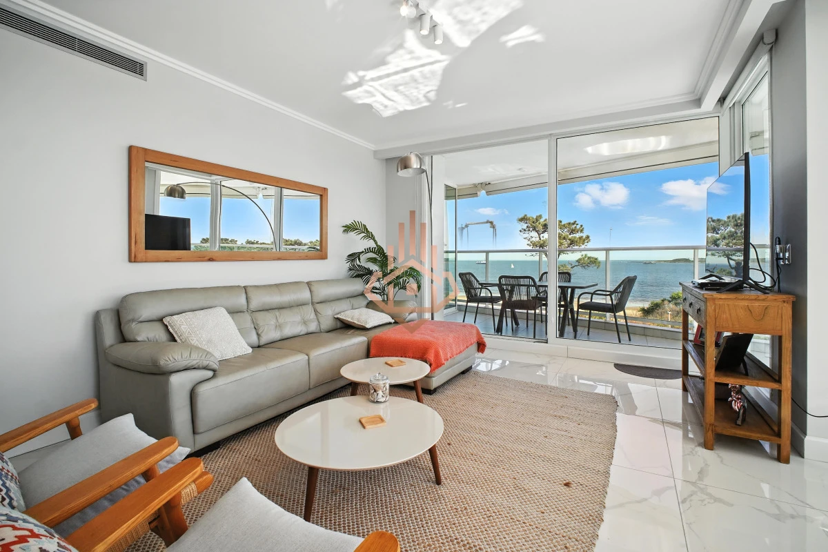 Apartamento en Venta 3 suites + servicio en Paramount Tower, Playa Mansa