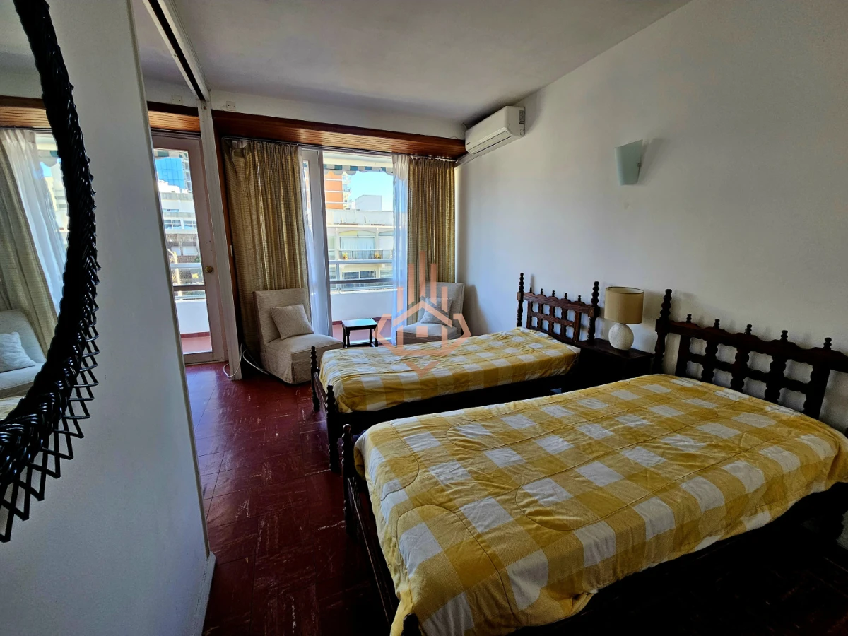 Se Vende Apartamento de un Dormitorio con Balcon en la Peninsula de Punta Dle Este