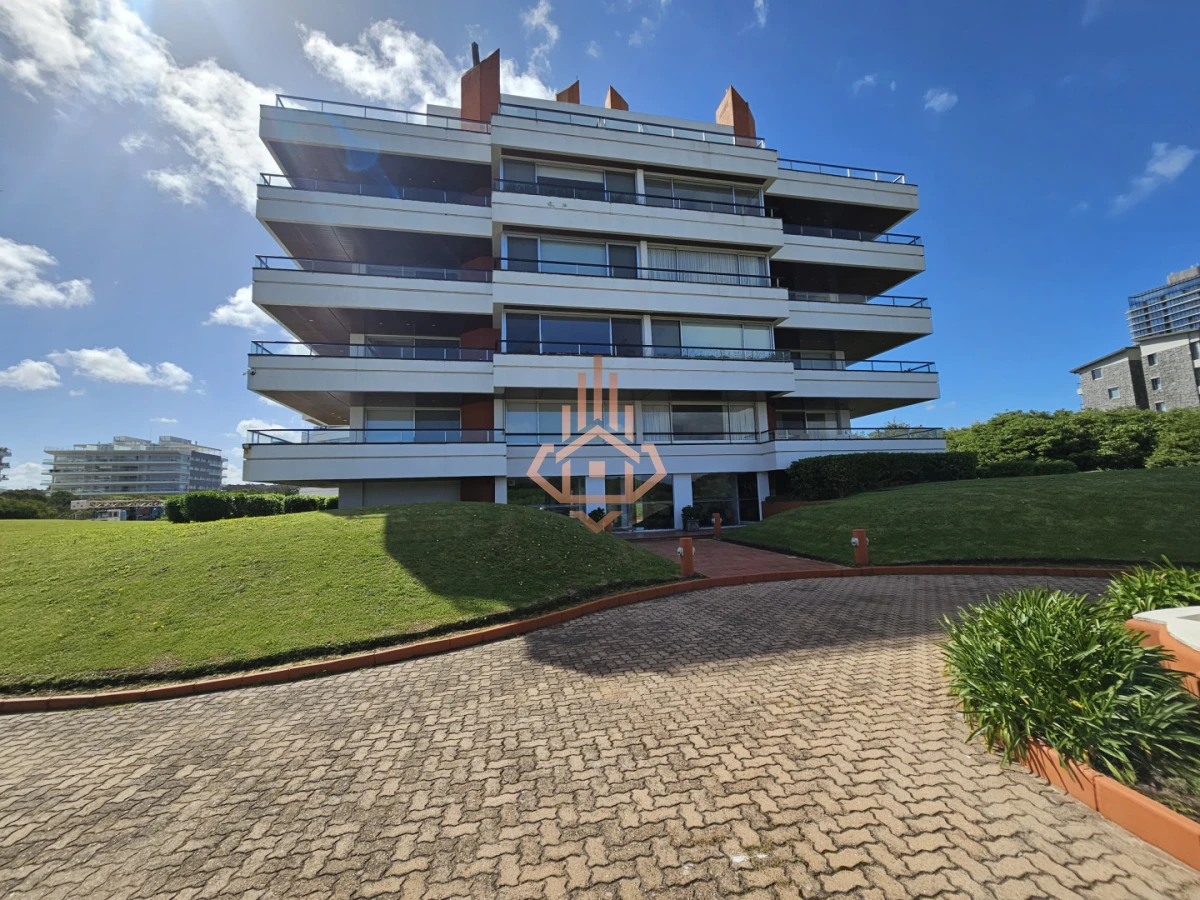 Se Vende Apartamento de 4 Dormitorios en Suite y Terraza Privada con Barbacoa Cerrada Balcon con Espectaculares Vistas