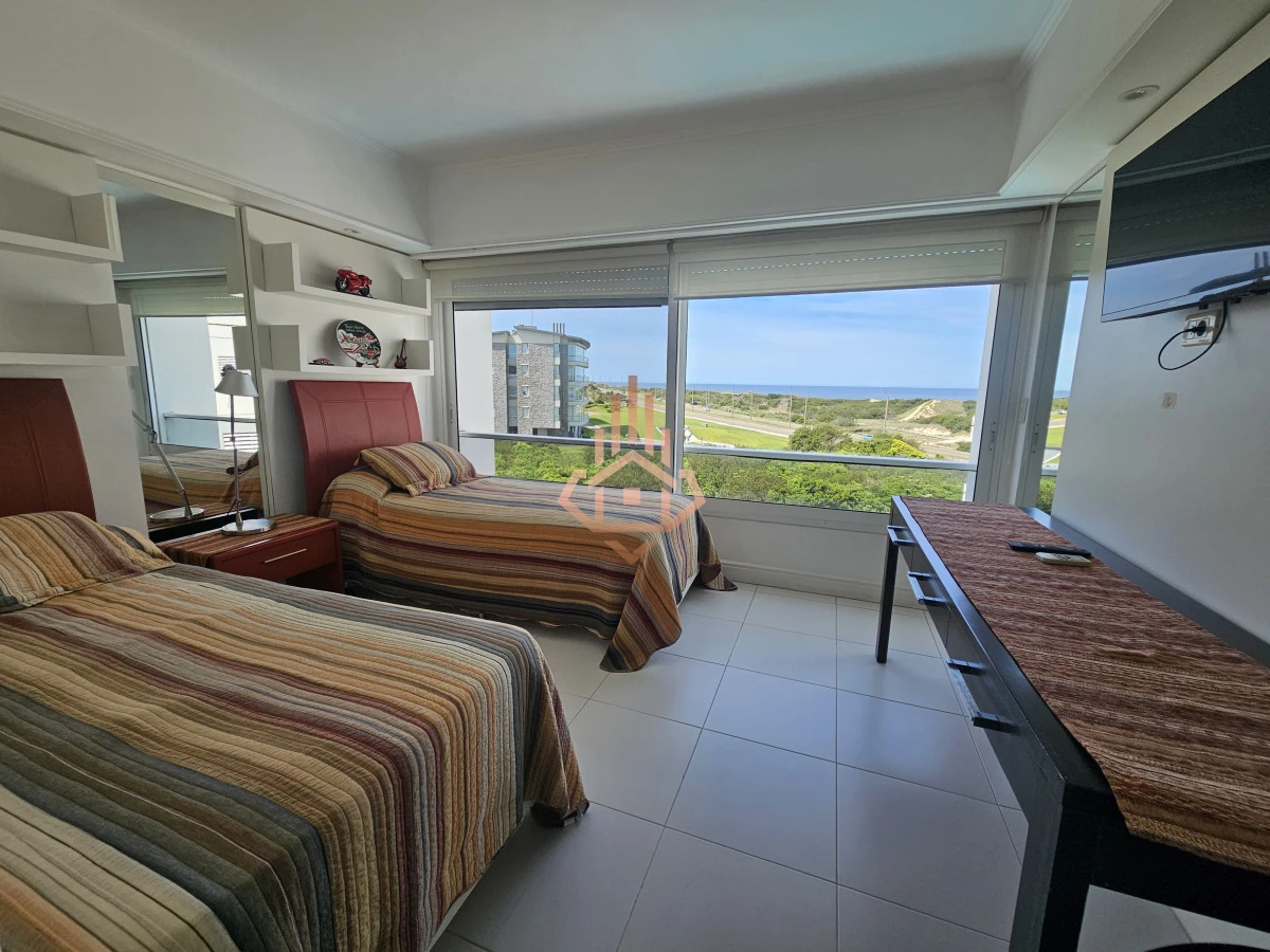 Se Vende Depto en Primera Linea de 4 Dormitorios en Suite Playa Brava