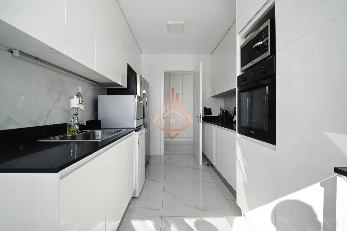 Apartamento en Venta 3 suites + servicio en Paramount Tower, Playa Mansa