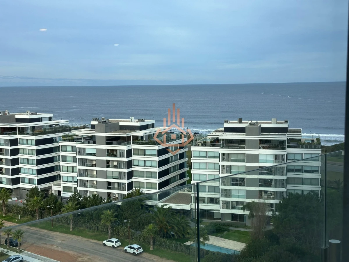 Venta departamento en Surfside de 2 dormitorios + den con vista al Mar